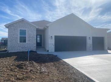 8101 Holly Drive, Blue Springs, Missouri 64014, 4 Bedrooms Bedrooms, ,3 BathroomsBathrooms,Single Family Home,For Sale,Holly,2466795
