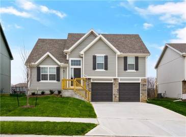 10297 Lucca Lane, Peculiar, Missouri 64078, 4 Bedrooms Bedrooms, ,3 BathroomsBathrooms,Single Family Home,For Sale,Lucca,2477550