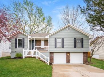 716 30th Street, Blue Springs, Missouri 64015, 3 Bedrooms Bedrooms, ,2 BathroomsBathrooms,Single Family Home,For Sale,30th,2481304
