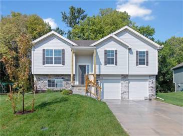 10291 Lucca Lane, Peculiar, Missouri 64078, 3 Bedrooms Bedrooms, ,2 BathroomsBathrooms,Single Family Home,For Sale,Lucca,2484341