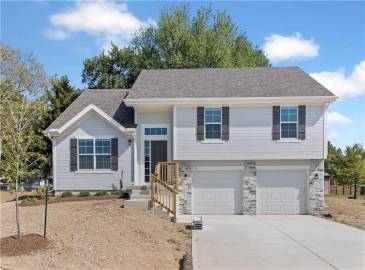 10293 Lucca Lane, Peculiar, Missouri 64078, 4 Bedrooms Bedrooms, ,3 BathroomsBathrooms,Single Family Home,For Sale,Lucca,2484402