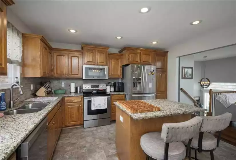 445 Redbud Court, Warrensburg, Missouri 64093, 3 Bedrooms Bedrooms, ,3 BathroomsBathrooms,Single Family Home,For Sale,Redbud,2516936