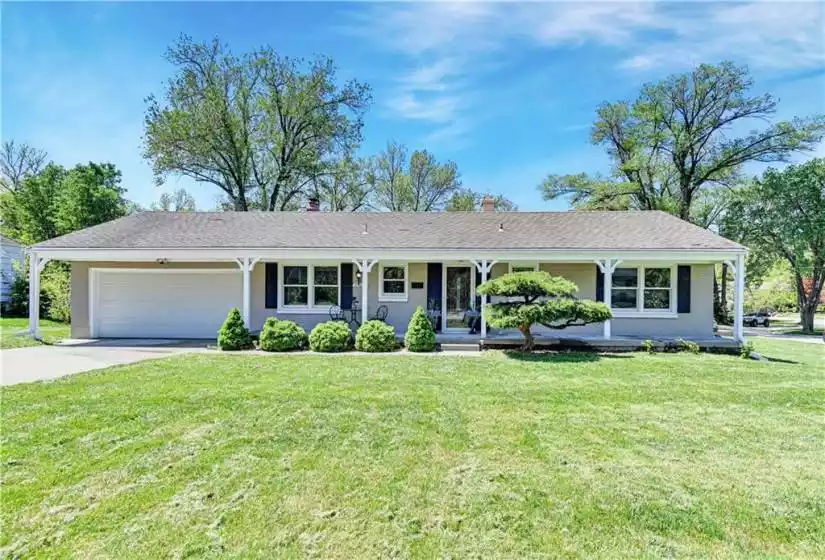 8400 State line Road, Leawood, Kansas 66206, 4 Bedrooms Bedrooms, ,3 BathroomsBathrooms,Single Family Home,For Sale,State line,2484332