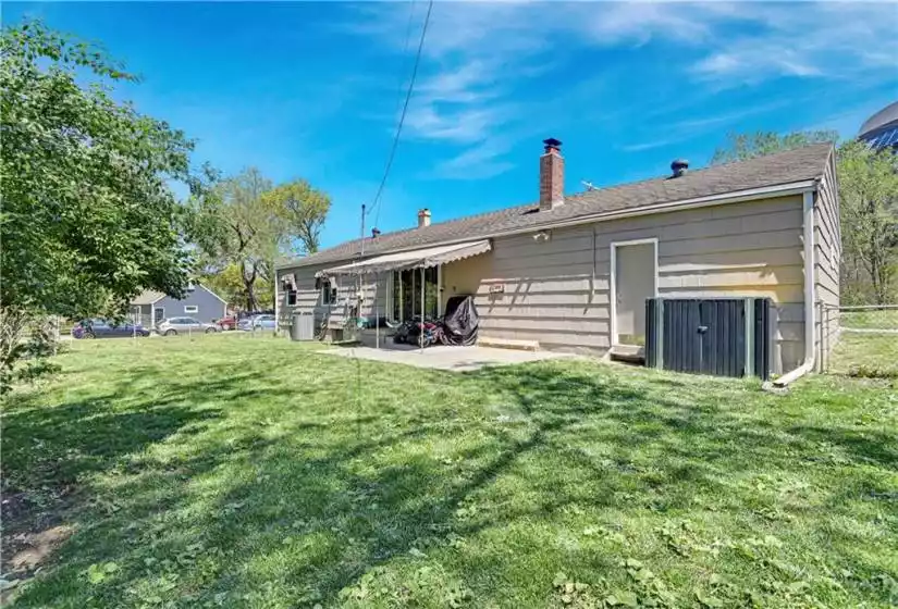 8400 State line Road, Leawood, Kansas 66206, 4 Bedrooms Bedrooms, ,3 BathroomsBathrooms,Single Family Home,For Sale,State line,2484332