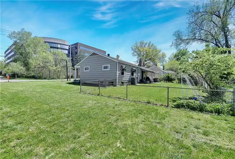 8400 State line Road, Leawood, Kansas 66206, 4 Bedrooms Bedrooms, ,3 BathroomsBathrooms,Single Family Home,For Sale,State line,2484332