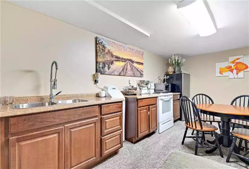 8400 State line Road, Leawood, Kansas 66206, 4 Bedrooms Bedrooms, ,3 BathroomsBathrooms,Single Family Home,For Sale,State line,2484332