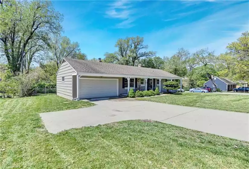 8400 State line Road, Leawood, Kansas 66206, 4 Bedrooms Bedrooms, ,3 BathroomsBathrooms,Single Family Home,For Sale,State line,2484332