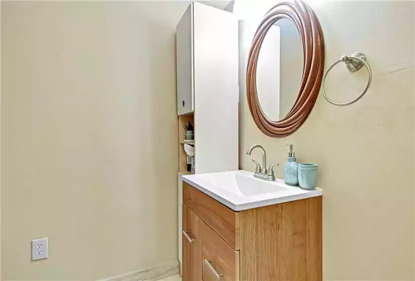 8400 State line Road, Leawood, Kansas 66206, 4 Bedrooms Bedrooms, ,3 BathroomsBathrooms,Single Family Home,For Sale,State line,2484332