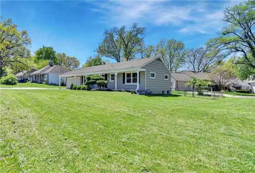 8400 State line Road, Leawood, Kansas 66206, 4 Bedrooms Bedrooms, ,3 BathroomsBathrooms,Single Family Home,For Sale,State line,2484332