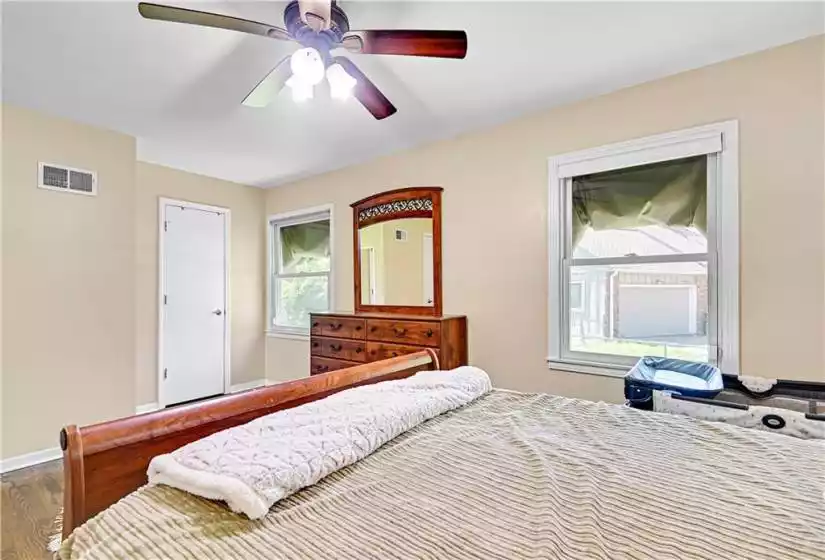 8400 State line Road, Leawood, Kansas 66206, 4 Bedrooms Bedrooms, ,3 BathroomsBathrooms,Single Family Home,For Sale,State line,2484332