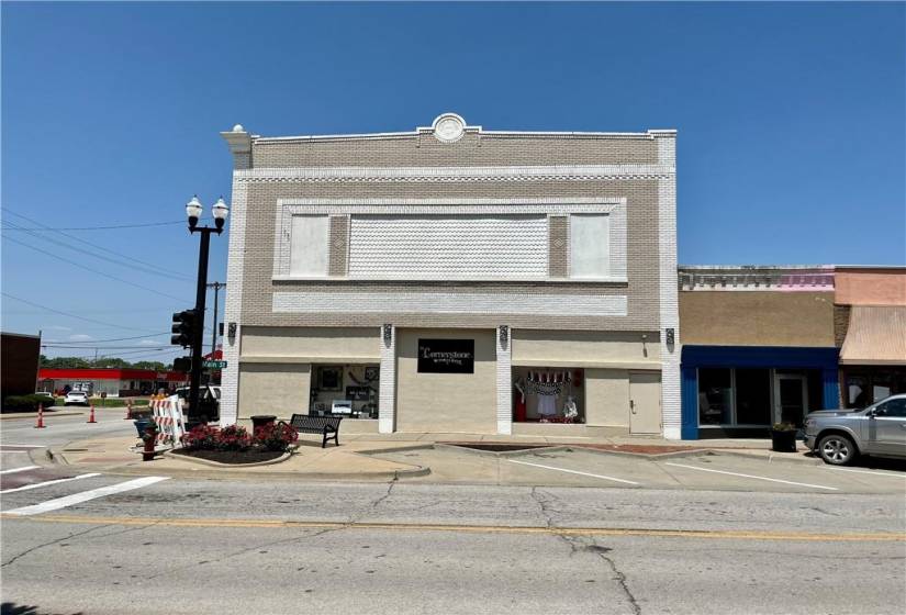 425 6th Street, Osawatomie, Kansas 66064, ,Business Opportunity,For Sale,6th,2436776